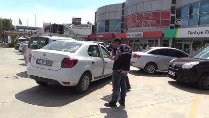 Lastiğini Patlattıkları Otomobilden 100 Bin Lira Çaldılar