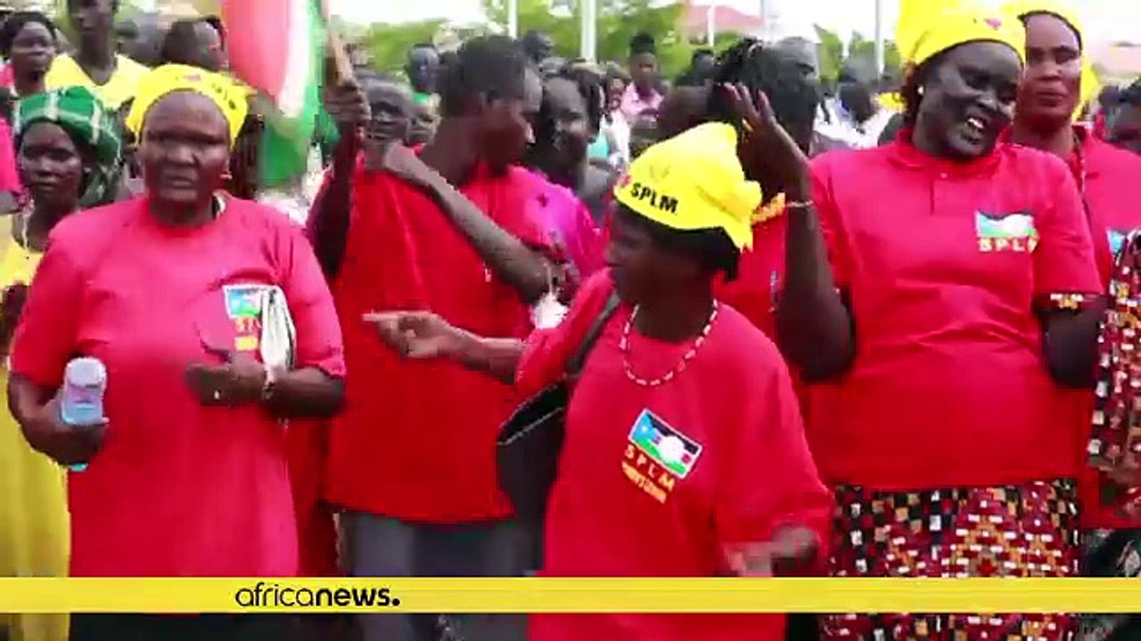 South Sudanese celebrate signing of power-sharing agreement