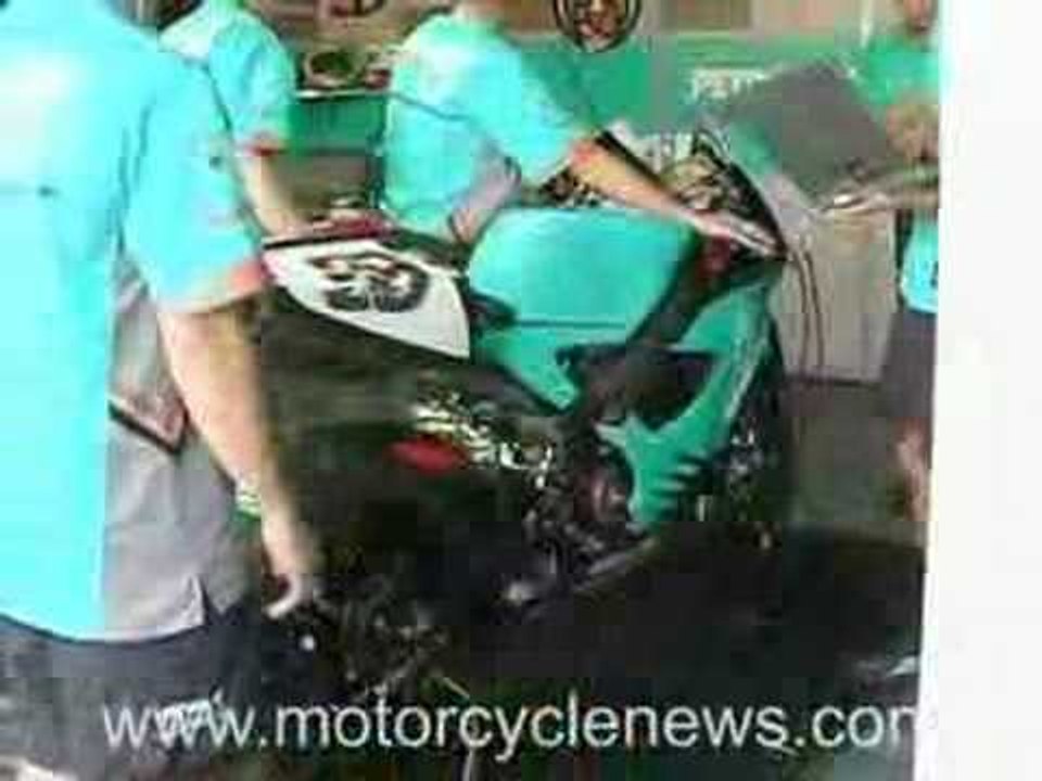 Brands Hatch WSB Highlights: Bikes warming up