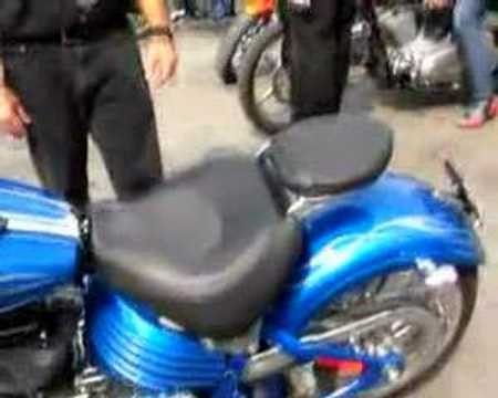 Harley Rocker's cool convertable seat