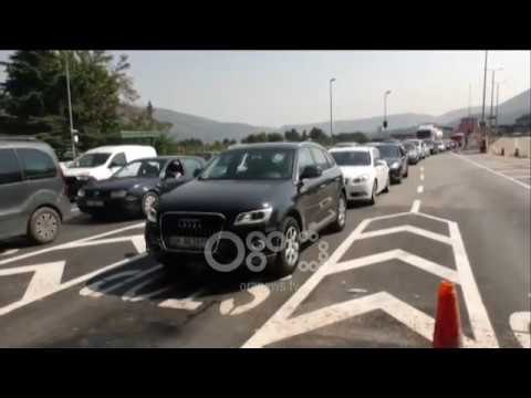 Ora News - Fluks në Morinë, radhë të gjata të qytetarëve që hyjnë në Shqipëri për pushime