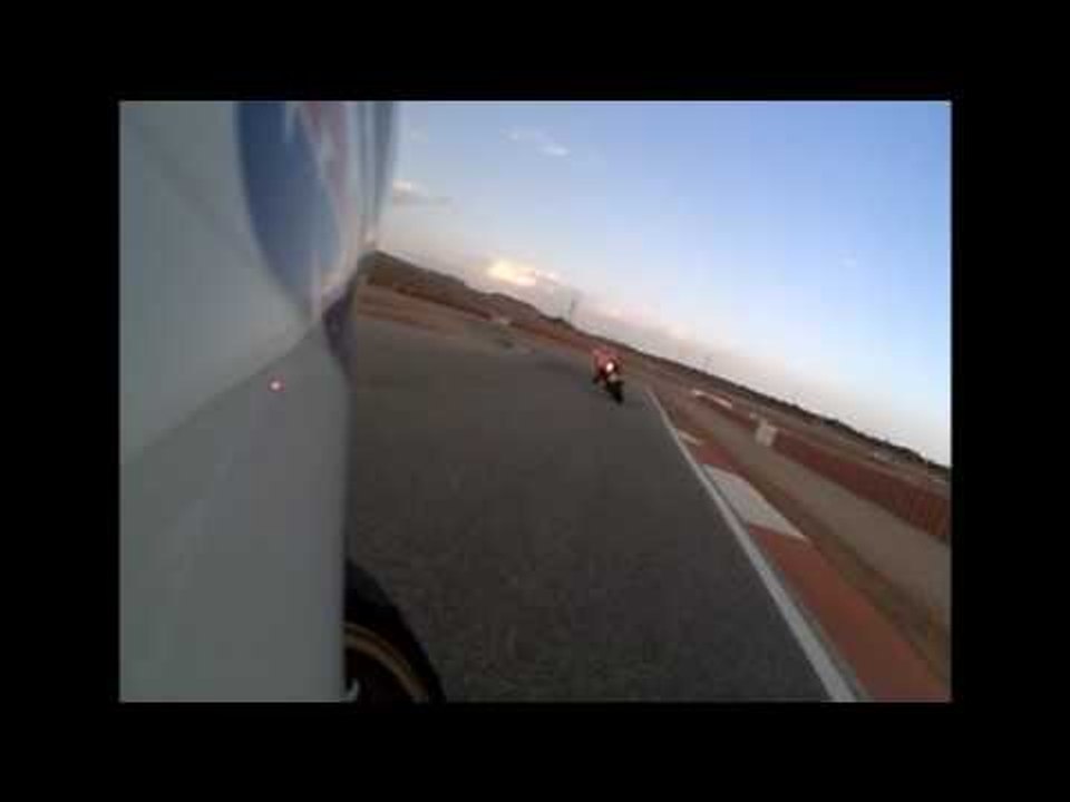 2009 R1 vs Fireblade on track