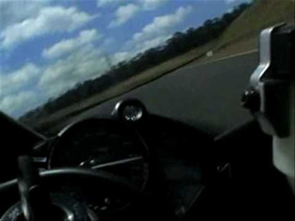 MCN Roadtest: 2009 Yamaha R1 onboard lap