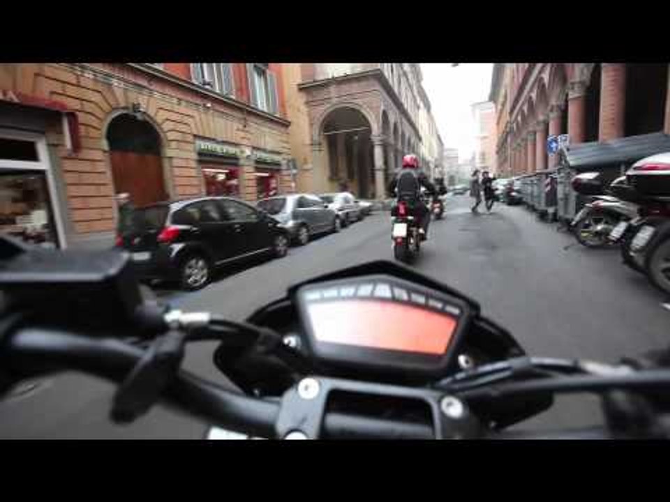 Ducati 796 Hypermotard vs Aprilia Dorsoduro Factory