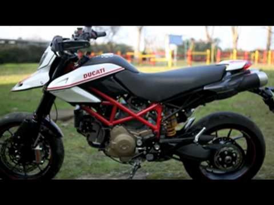 Aprilia Dorsoduro 1200 vs Ducati Hypermotard 1100 Evo vs KTM 990 SMR