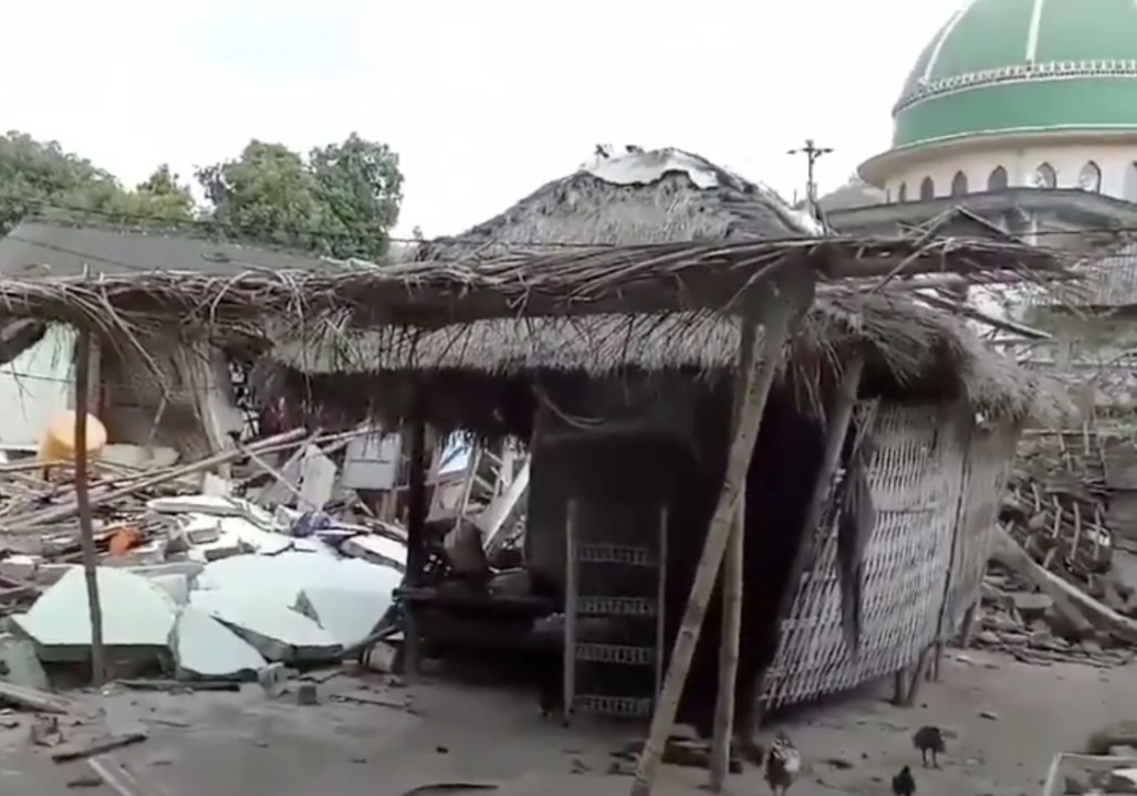 Indonesian Red Cross Distributes Aid in Lombok Following Earthquake