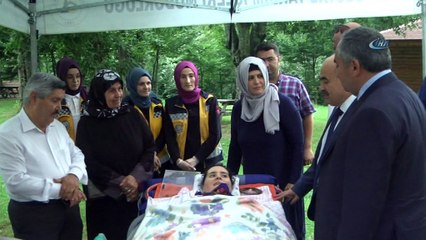 5 Yıldır güneşe hasret ALS hastası kadın, mesire alanının keyfini çıkarttı