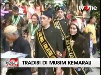Tradisi Larung Sesaji Warga Blitar Saat Musim Kemarau