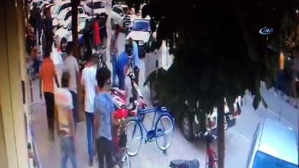 Elektrikli  bisikletli gencin yaralandığı kaza anı kamerada