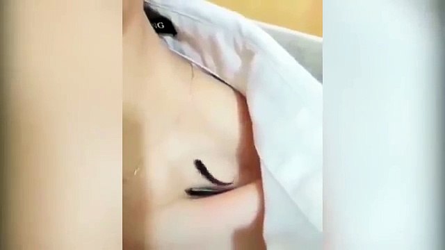 Giới trẻ đua nhau thực hiện trào lưu thả cá vào xương quai xanh