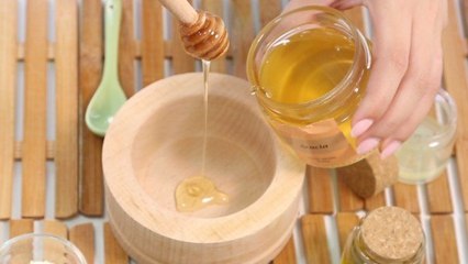 خلطة العسل لتبييض الوجه والرقبة