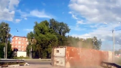 TOP 50 TRUCK OVERTURNING VIDEOS ON THE INTERNET 2018(1)