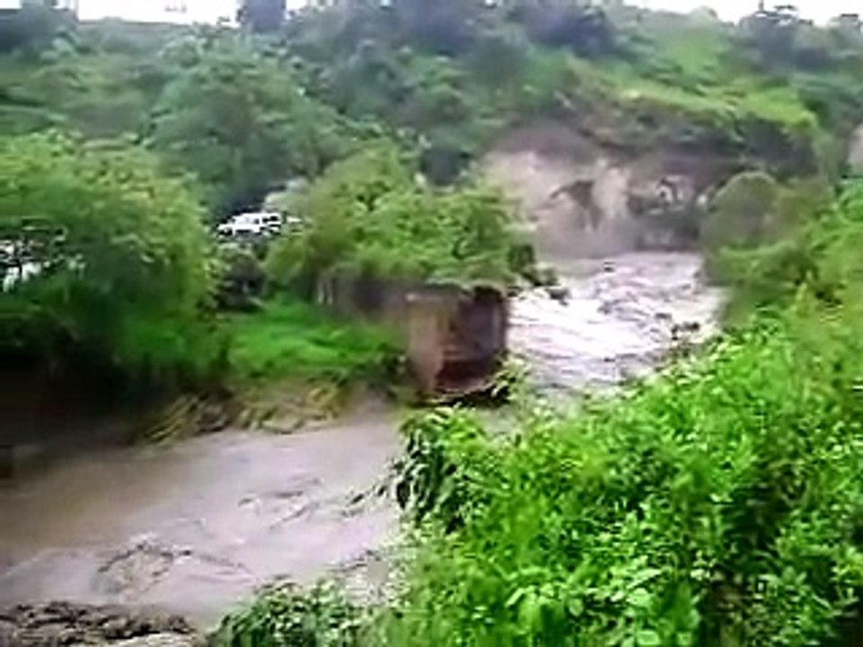milagros  de dos  personas  que caen al rio