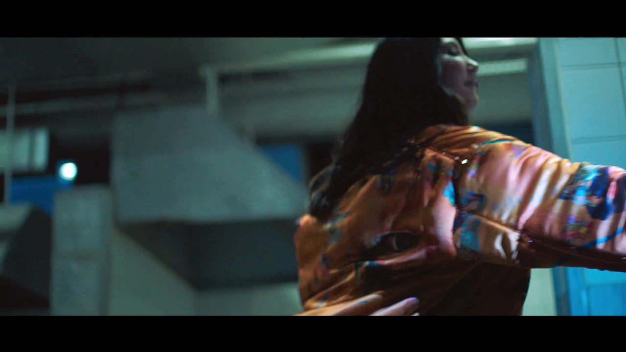 Hande Yener - Beni Sev - (Official Video)