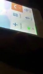 Une fille avec une voix de boite vocale trolle son interlocuteur !