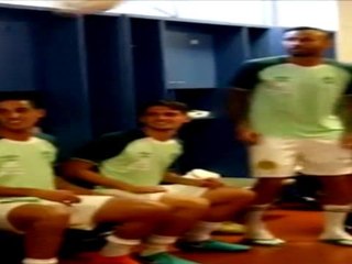 لقطة: كرة قدم: فولمان الناجي من فاجعة شابيكوينسي يكمل "تحدّي بين" برجل إصطناعيّة