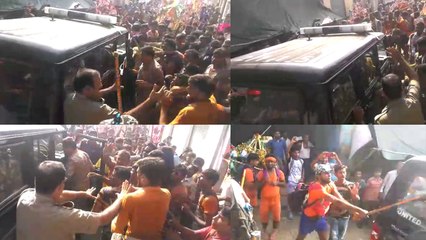 VIDEO: कांवड़ियों ने डायल 100 वाहन को तोड़ा, पुलिसकर्मियों को पीटा