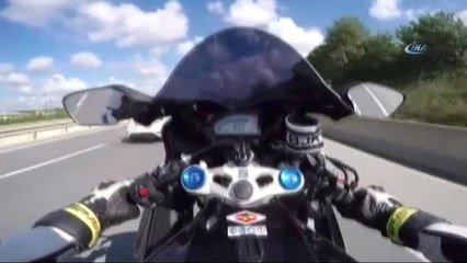 Tek Tekerlek Üzerinde Giden Motosikletli, Acun Ilıcalı'ya Yakalandı