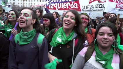 Senado de Argentina rechaza proyecto para legalizar el aborto