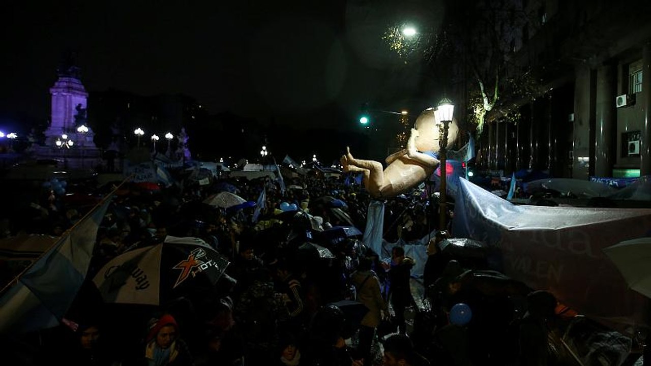 38 zu 31 Stimmen: Senat in Argentinien lehnt Legalisierung der Abtreibung ab