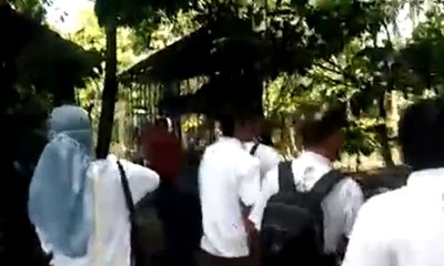 Gempa Susulan, Warga Berhamburan Keluar Bangunan