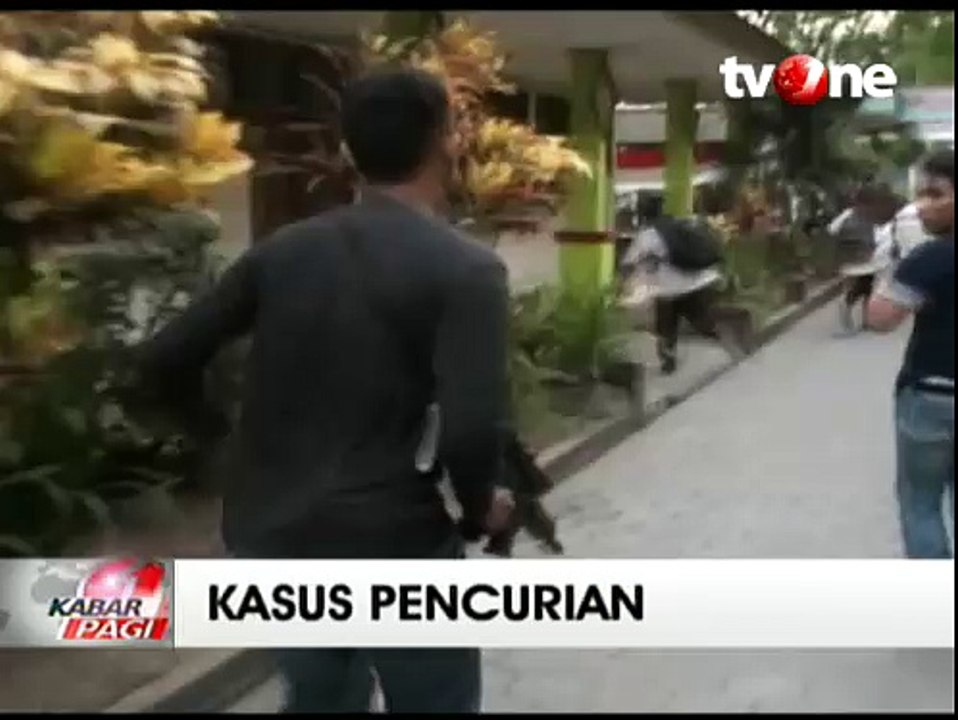 Pencuri Ponsel Ini Nyaris Dihakimi Ratusan Siswa