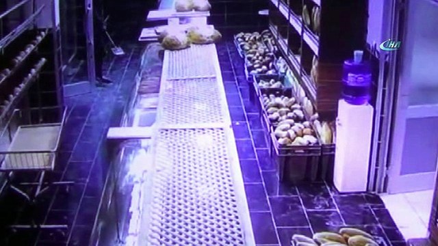 Fırından sadaka kutusunu çalan hırsız kamerada
