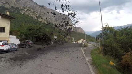 فوران گل و لجن در جنوب سوئیس پس از رانش زمین