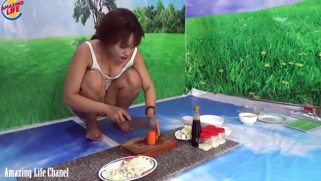 Fried Noodles With Shrimps and Vegetables - Fried Noodles With Seafood - Asia street Food