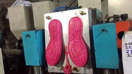 Sapatos feitos de gomas de mascar