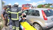 Tekirdağ Direğe Çarpan Otomobil Sürücüsü Hayatını Kaybetti