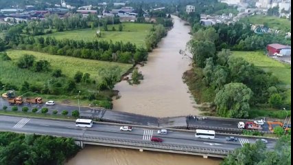 Sel Suları Köprü Yıktı