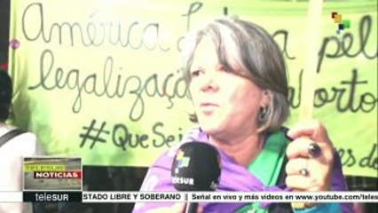 Mujeres en Brasil exigen la despenalización del aborto en Argentina