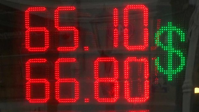 Рубль поклонился санкциям