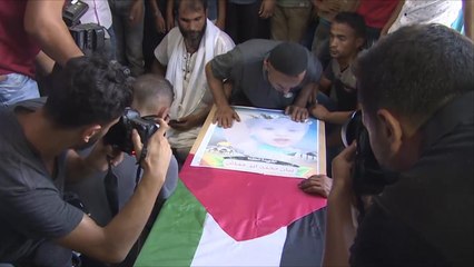 استشهاد أم وطفلتها بصاروخ اسرائيلي على غزة