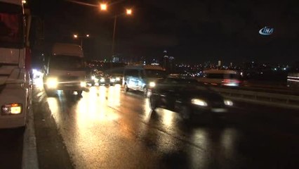 Tem'de Hafriyat Kamyonunun Tekeri Patladı Yoğun Trafik Yaşandı