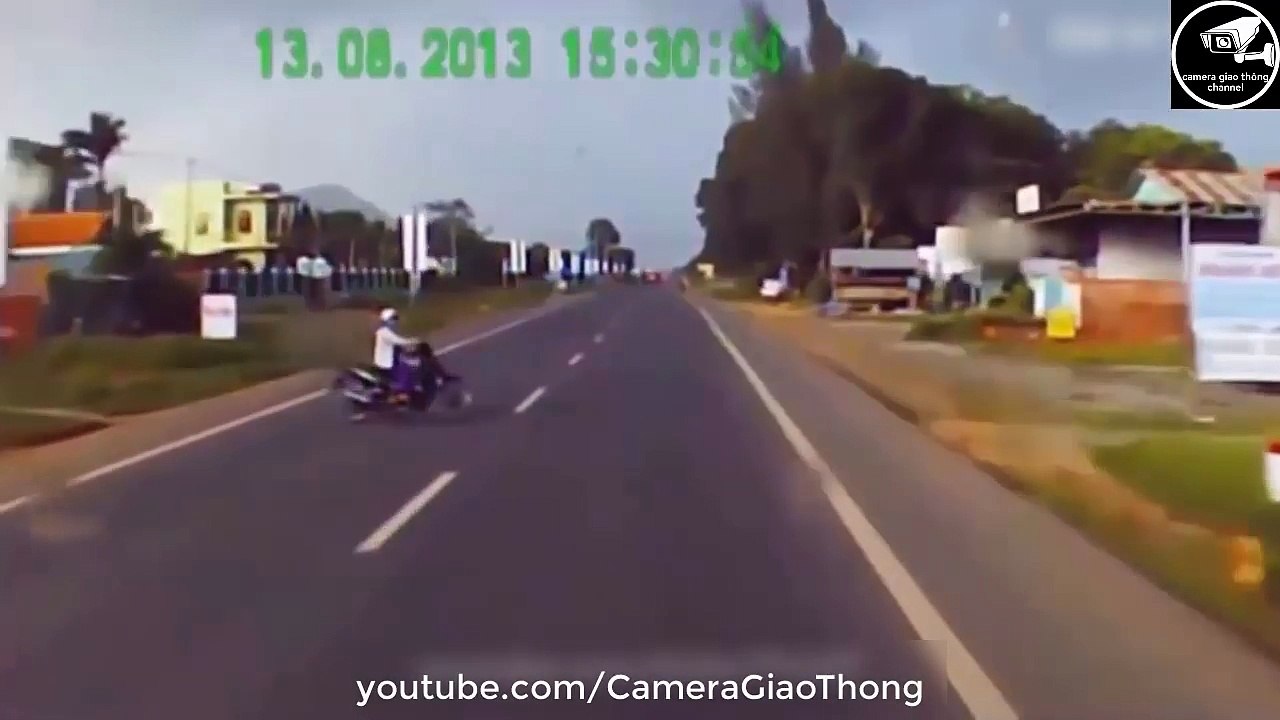 Camera hành trình ghi lại cảnh tai nạn giao thông 02 - Accident traffic 02