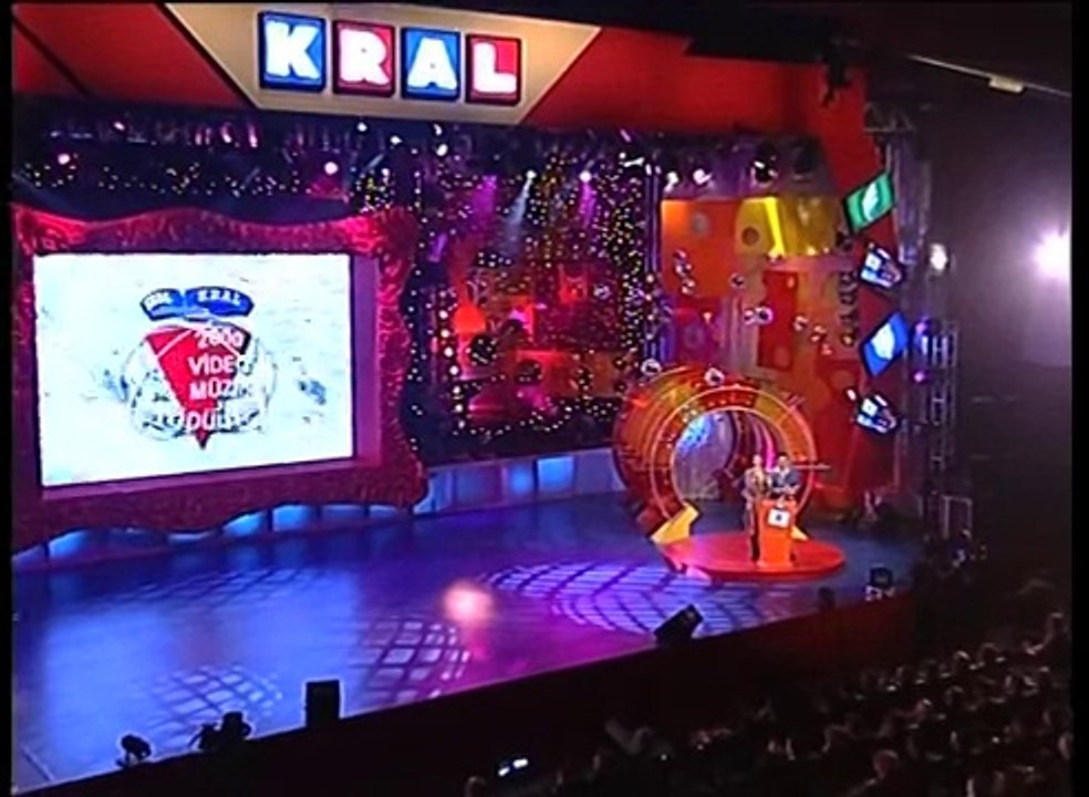 2000 Kral Türkiye Müzik Ödülleri - En İyi Pop Kadın Sanatçı