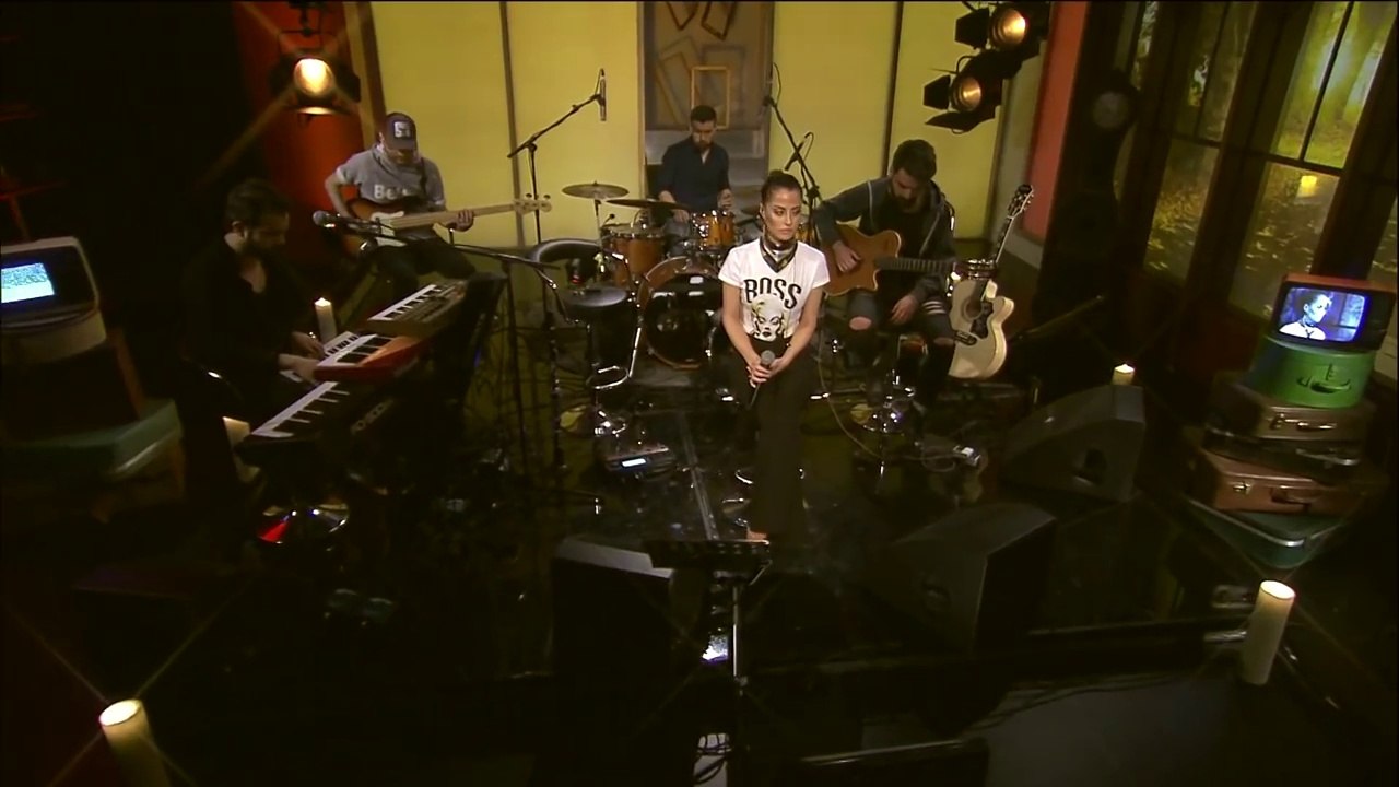 Derya Uluğ - Emi (Kral Pop Akustik)