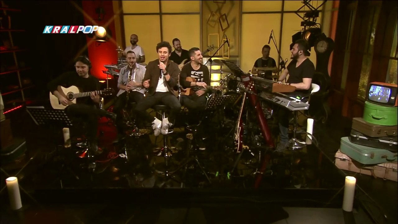 Buray Deli Divane (Kral Pop Akustik) Dailymotion Video