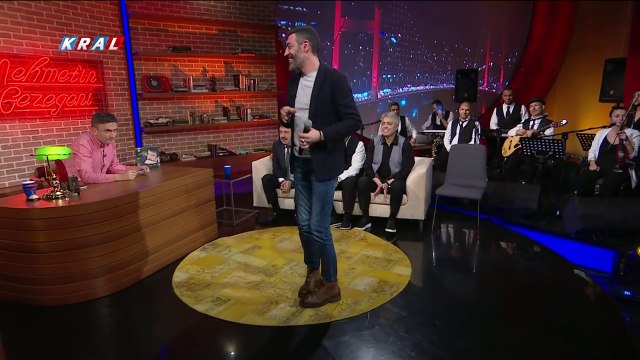 Ahmet Selçuk İlkan Ft. Hakan Altun - Sabahçı Kahvesi (Mehmet'in Gezegeni)