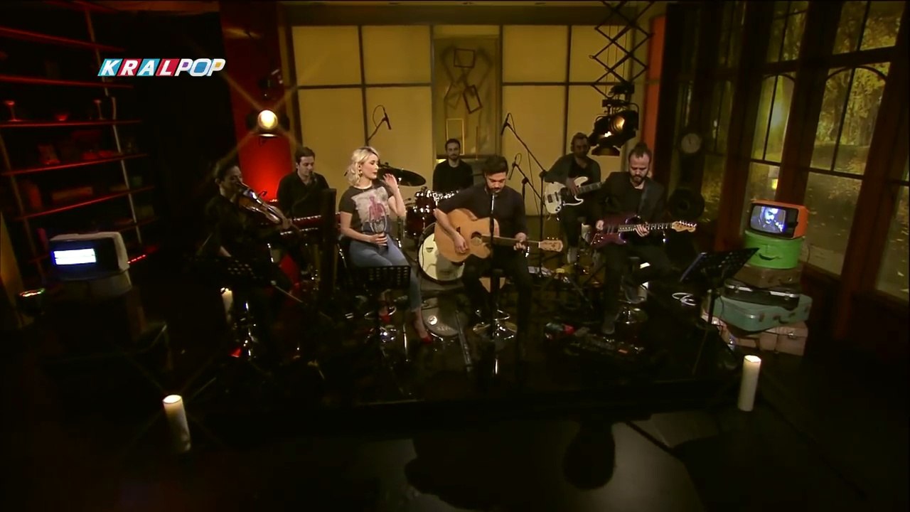 İlyas Yalçıntaş & Elif Kaya - Ne Güzel Güldün (Kral Pop Akustik)