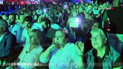 Muazzez Ersoy Erdek'te Konser Verdi