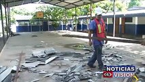 Las intensas lluvias y los vientos huracanados registrados en los últimos días en el Puerto de La Libertad, afectaron la infraestructura de una escuela de la zo