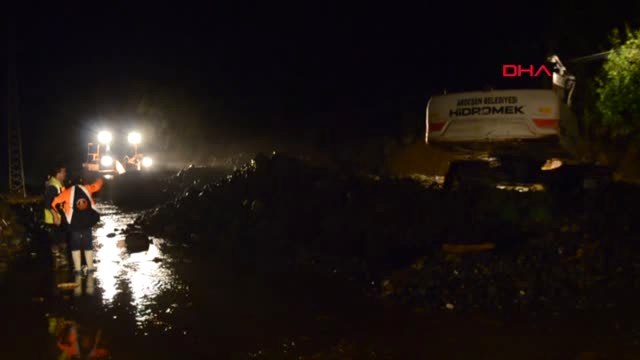 Rize'de Yağış Etkili Oldu: Yollar Kapandı, Mahsur Kalanlar Kurtarıldı