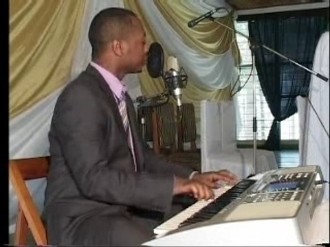 Kizito Mihigo à Kigali - Messe pour la Paix Kyrie - Gloria