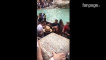 Guerra per un selfie alla Fontana di Trevi: rissa tra due turiste