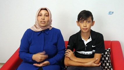Yeni kimliğinde annesinin fotoğrafını görüntü şok oldu...Annenin fotoğrafını oğlunun kimlik kartına bastılar