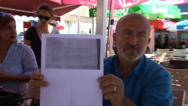 - Davayı kazanan esnaflardan belediyeye siyah çelenk