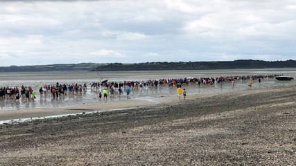 Environ 400 marcheurs à la Traversée de la Baie